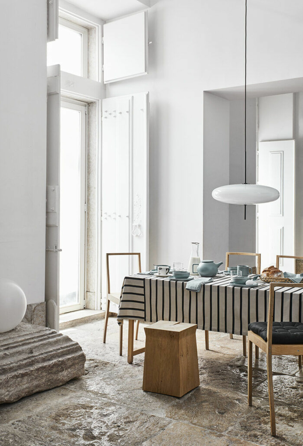 Vårens första kollektion hos H&M Home går i naturnära färger med accenter i turkost