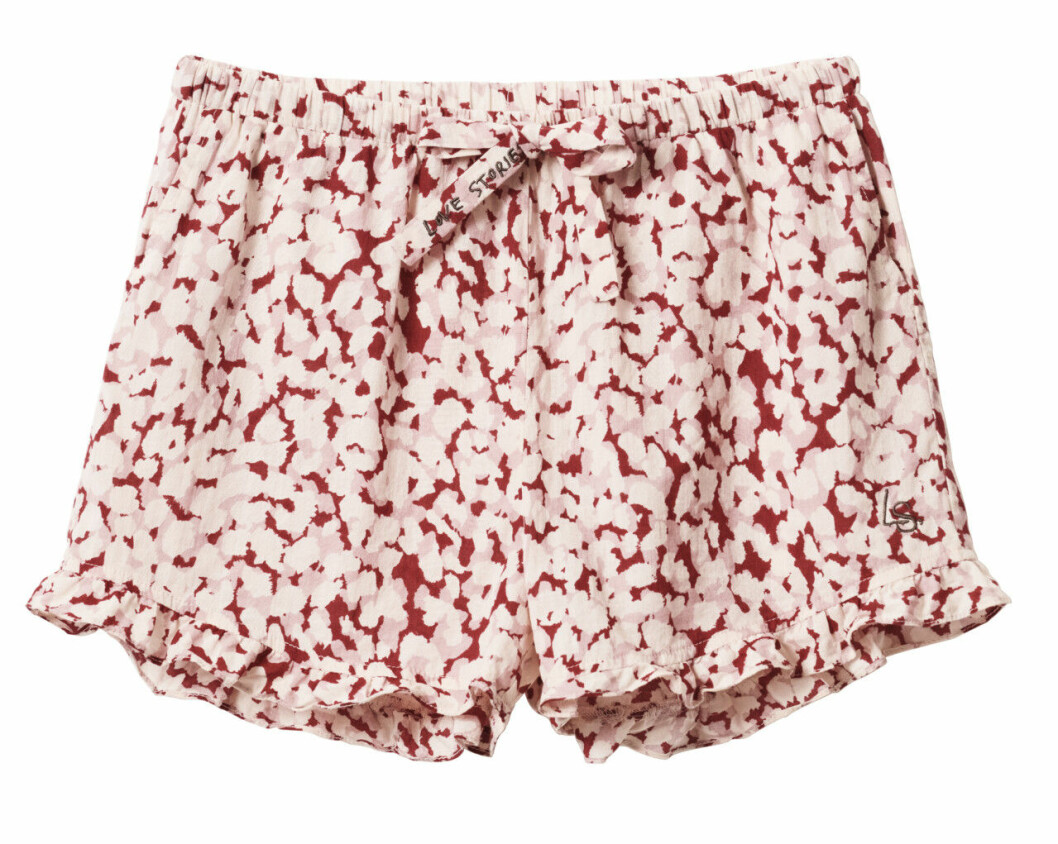 H&M släpper badkollektion med Love Stories – mönstrade shorts