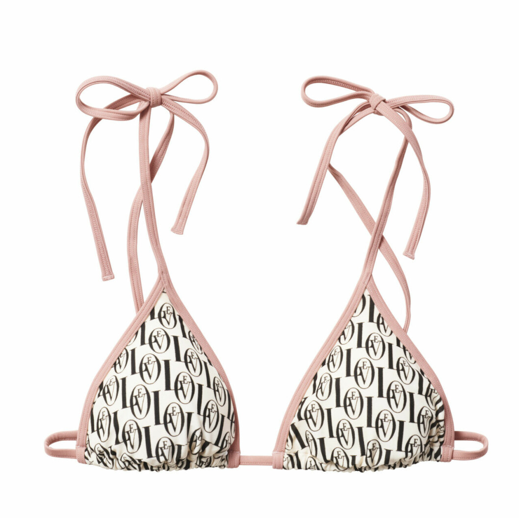 H&M släpper badkollektion med Love Stories – bikiniöverdel med monogram