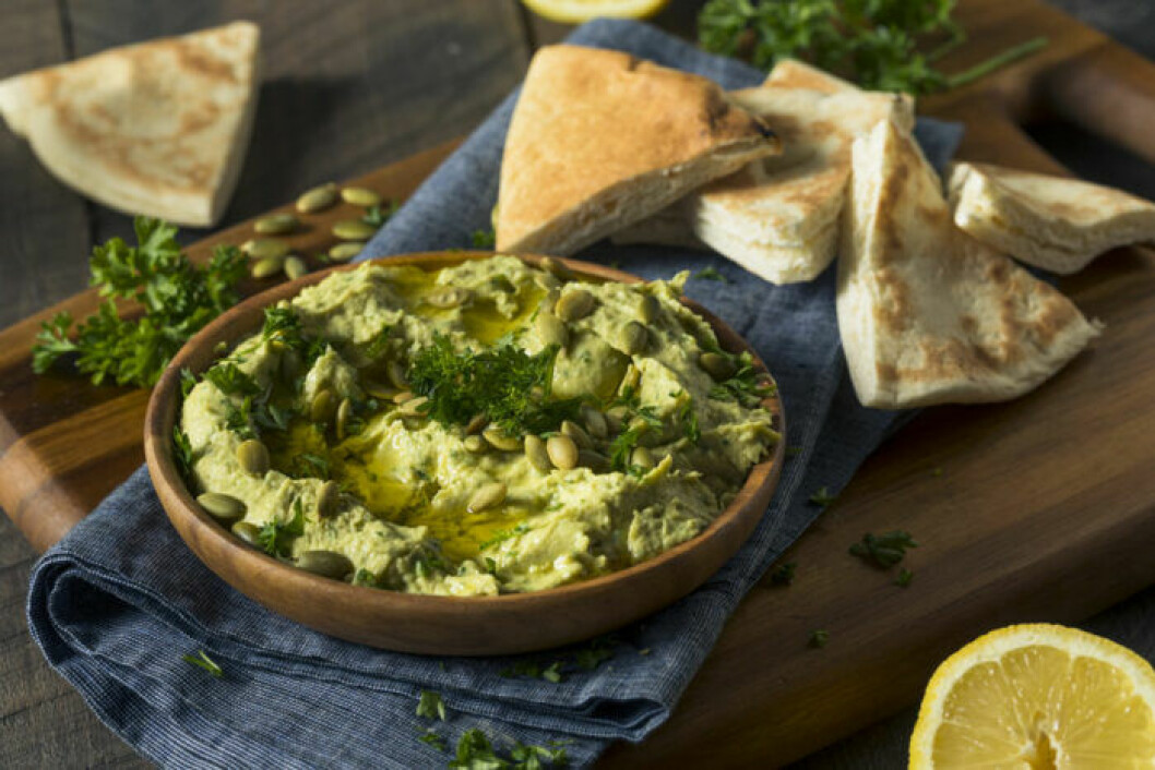 Dipsås av avokado och hummus.