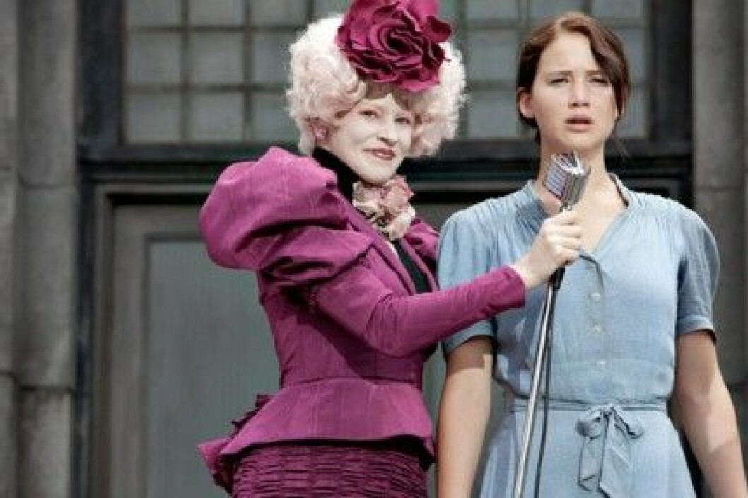 Elizabeth Banks och Jennifer Lawrence i "The Hunger Games".