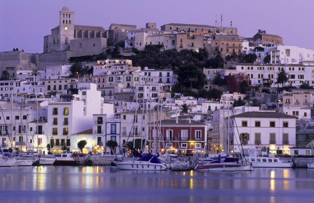 Ibiza är ett givet resmål för dig och din bästa vän. ibiza spanien