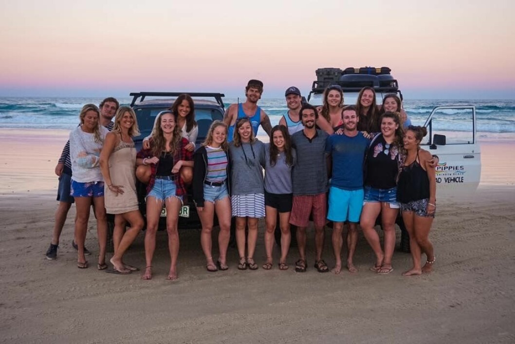 Om du reser själv är hostel det bästa stället att bo på – det är där du hittar nya vänner och får chansen att åka iväg på utflykter du annars antagligen skulle ha missat. (Plats: Fraser Island, Australien) Om du reser själv är hostel ett bra sätt att hitta vänner