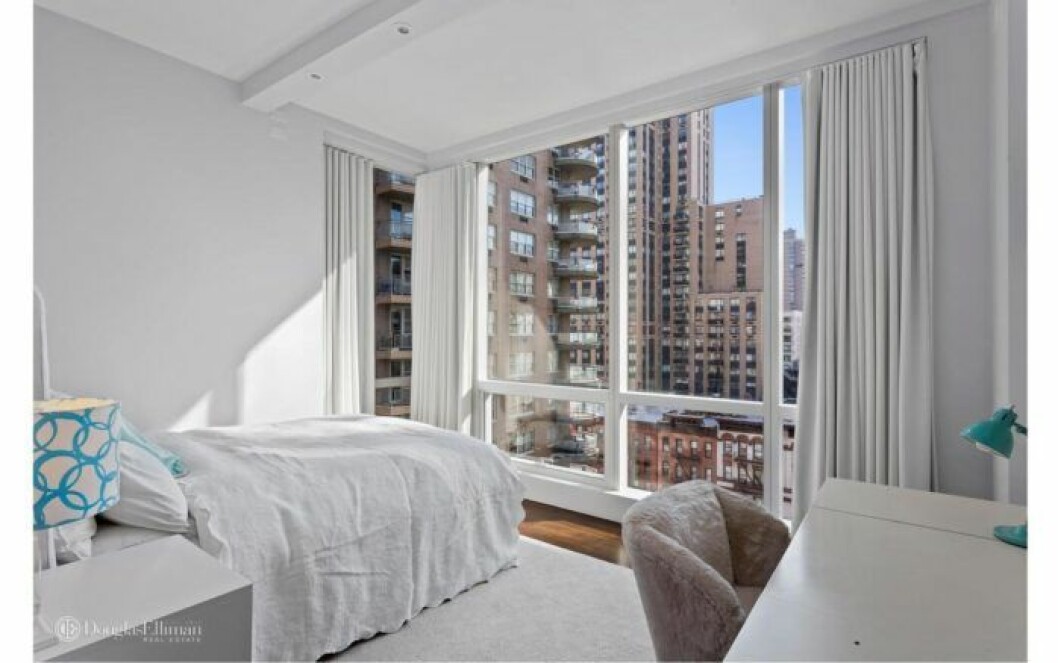 Bloggerskan och entreprenören Isabella Löwengrip letar lägenhet i New York. Här är en bild på ett av sovrummen i lägenheten som hon nu önskar hyra.