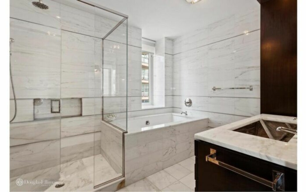 Bloggerskan och entreprenören Isabella Löwengrip letar lägenhet i New York. Här är en bild på en lägenhet med stort badrum och badkar som hon önskar hyra.