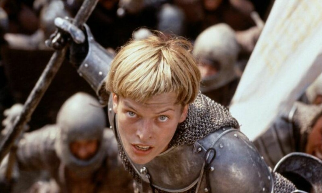 Milla Jovovich som Jeanne d’Arc. Foto: Columbia Pictures Jeanne d'Arc i krig.