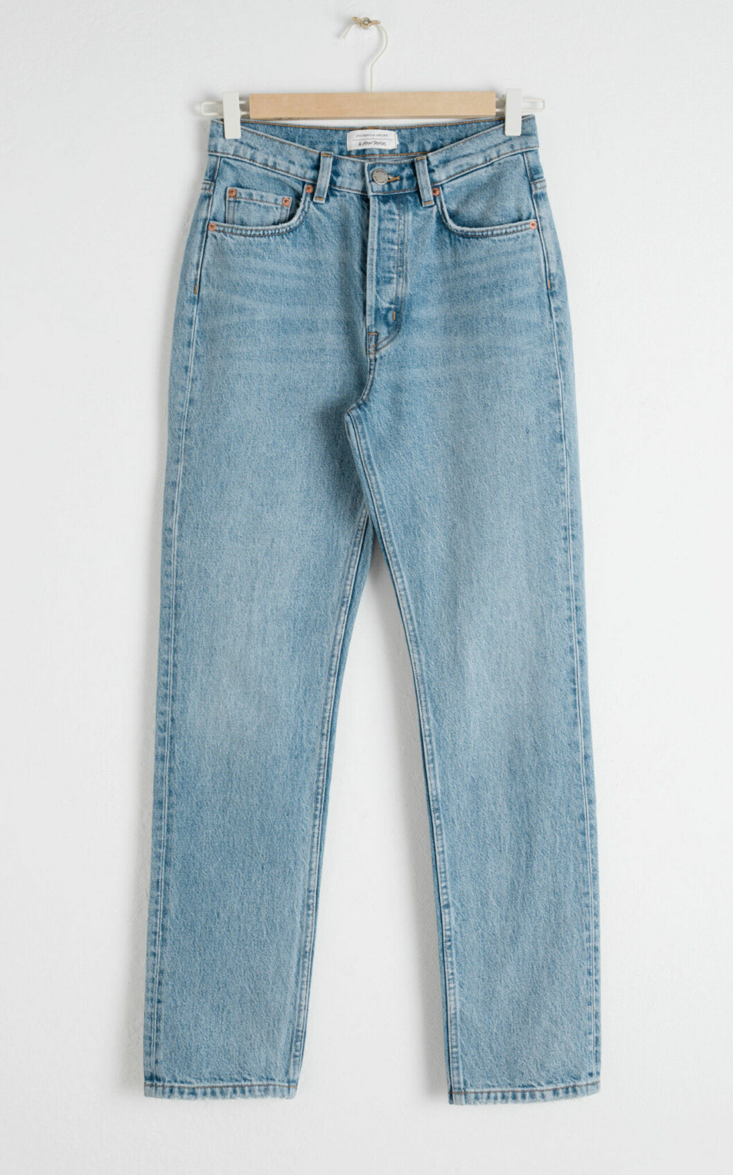 Jeans för dam till våren 2019 i rak modell
