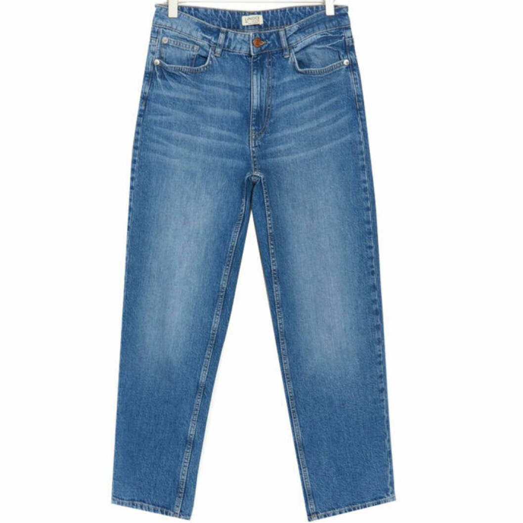 Jeans från Lindex. <a href="https://www.lindex.com/se/dam/nederdelar/jeans/7967939/NEA-Croppade-raka-high-waist-jeans/" target="_blank" rel="noopener">Här kan du köpa dem</a>. Jeans från Lindex