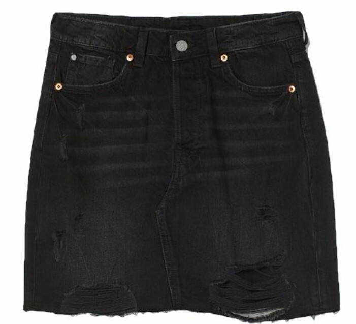 Svart jeanskjol med slitna detaljer från H&M