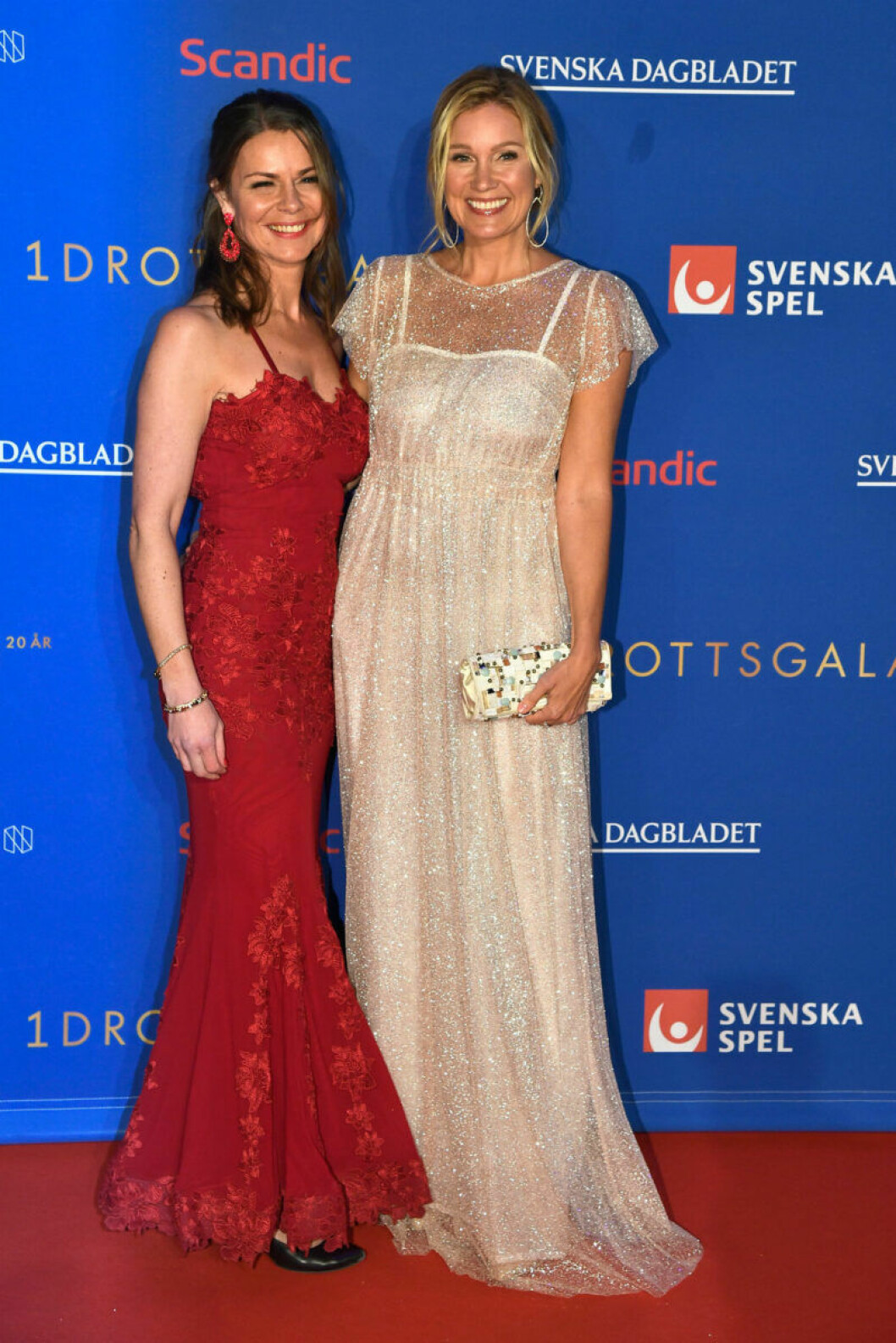 Jessica Almenäs med sällskap. Röda mattan, Jessica Almenäs med sällskap
