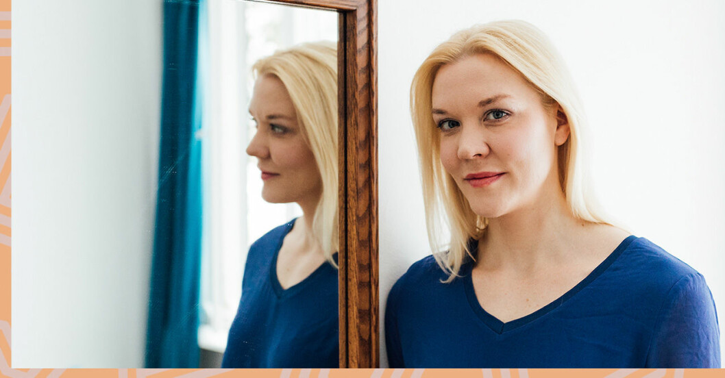 Författaren Johanna Holmström som har skrivit biografin om Märta Tikkanen.