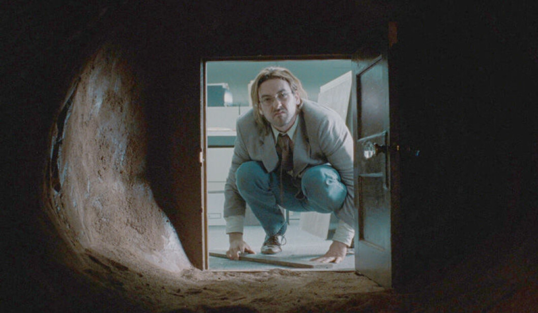 John Cusack hittar dörren som leder in till John Malkovich huvud. Foto: USA Films John Cusack går in i John Malkovich's huvud.