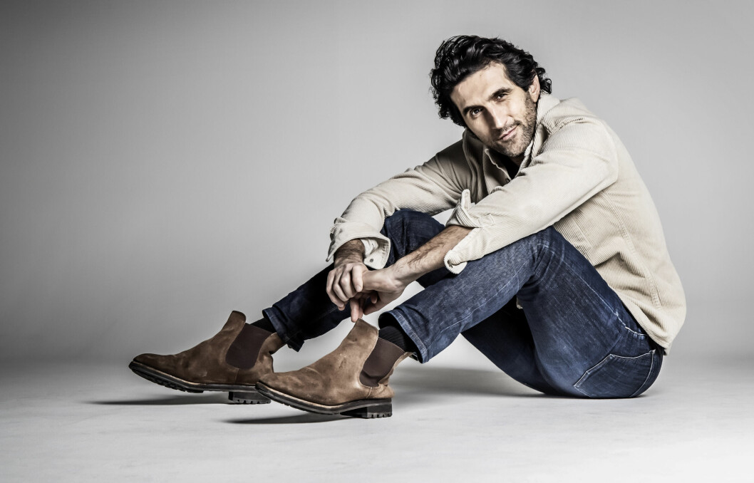 Josef Fares gav sig inte utan fortsatte att uppvakta Josefin Dahlberg. Idag är de föräldrar till en dotter, och väntar barn nummer två ihop. josef fares
