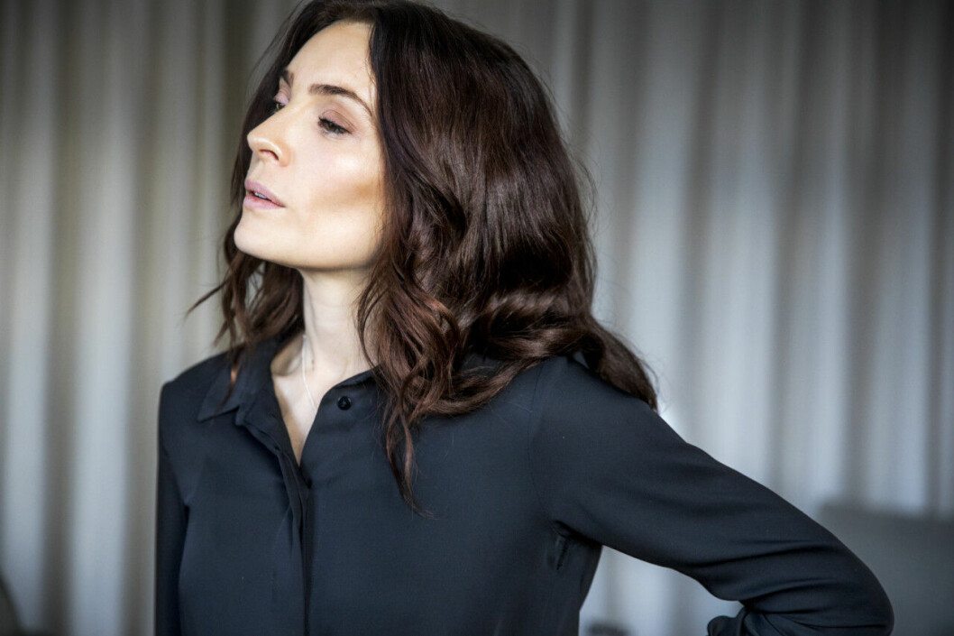 ”Jag har inget behov av att bosätta mig i LA även om jag gärna jobbar där”. Foto: Jan Danielsson/SVT Aliette Opheim i Kalifat på SVT