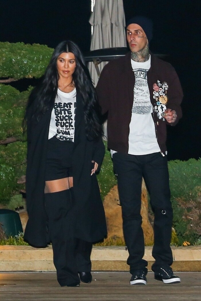 Kourtney Kardashian och Travis Barker har en dejtkväll. Kourtney Kardashian och Travis Barker på dejt.