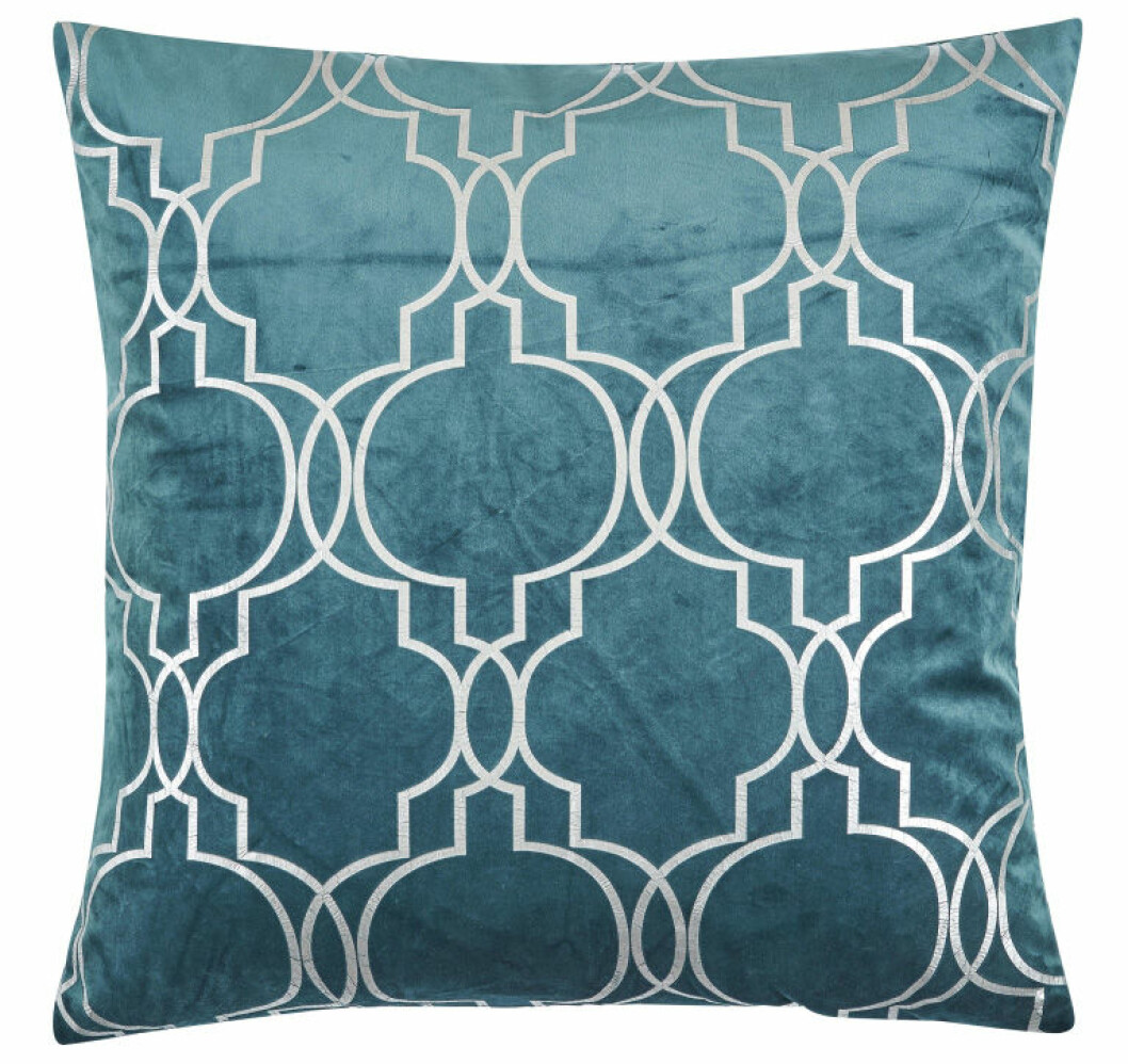 Kuddfodral från <a href="http://www.awin1.com/cread.php?awinaffid=359185&awinmid=7916&p=https%3A%2F%2Fwww.designonline.se%2Fvarumarken%2Fboel--jan%2Fmira-kuddfodral%2F%3FvariantId%3D30735-02" target="_blank" rel="noopener">Boel & Jan</a>. kuddfodral grafiskt mönster
