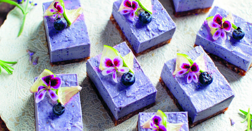 Glutenfri cheesecake med lavendel och blåbär