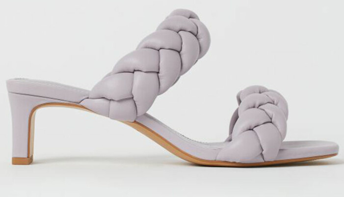 lila sandaletter med vävda vadderade remmar från H&M som påminner om Bottega Venetas sandaler