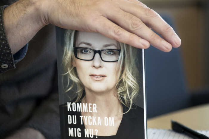 I självbiografin <span class=" italic" data-lab-italic_desktop="italic">Kommer du tycka om mig nu?</span> beskriver Lina Axelsson Kihlblom tiden innan sin könskorrigering. omslag till Lina Axelsson Kihlbloms första bok