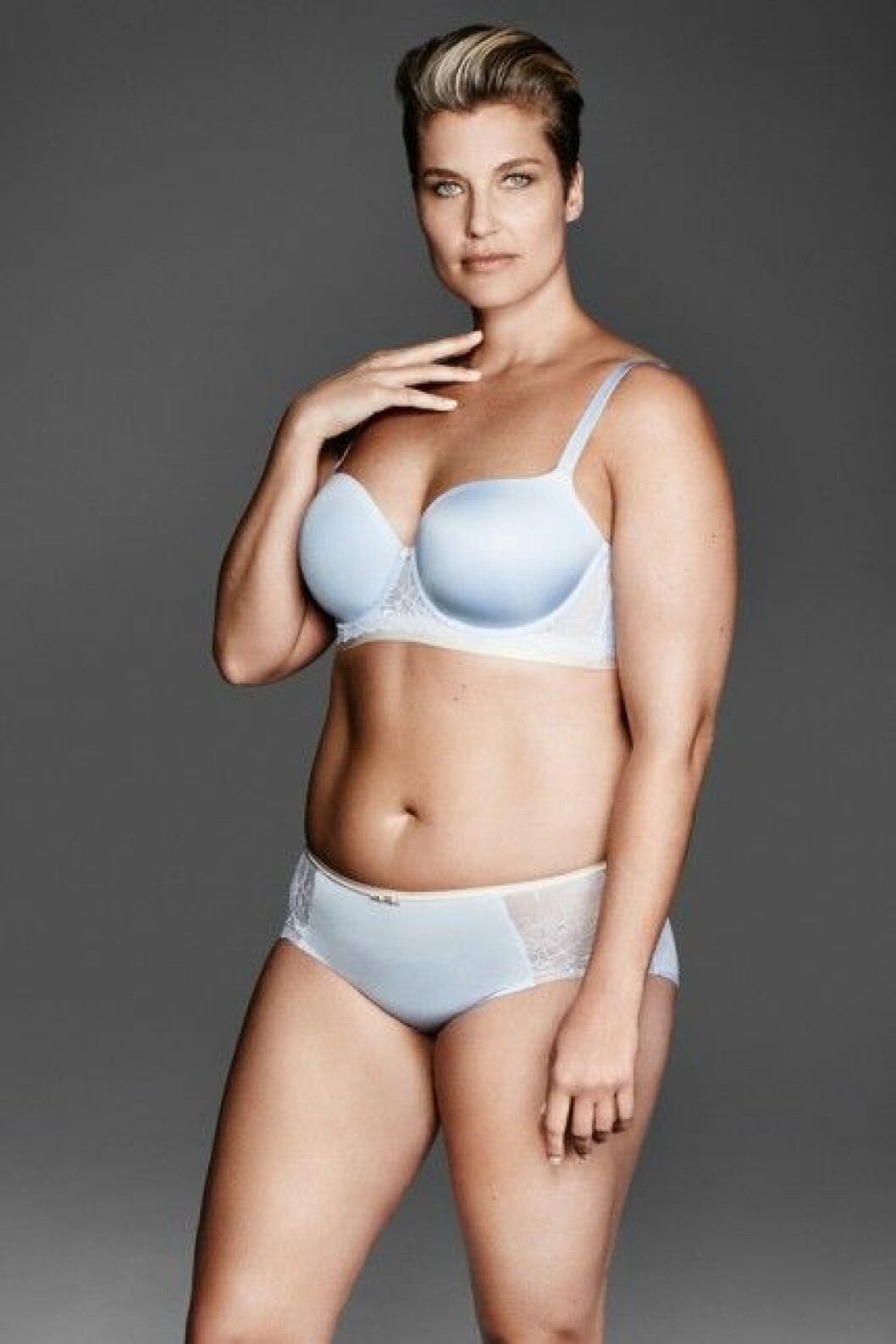 Jenni från Finland bär behån Amaze. Jenni från Finland bär behån Amaze.