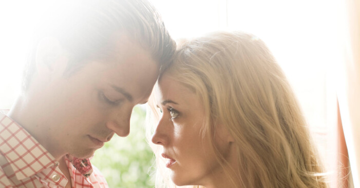 Lisa Henni och Joel Kinnaman i <span class=" italic" data-lab-italic_desktop="italic">Snabba Cash</span>. Lisa Henni och Joel Kinnaman i Snabba Cash.