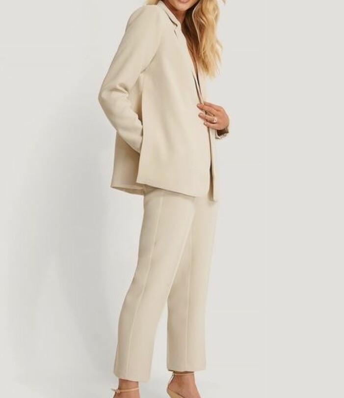 benvit beige kostym för dam