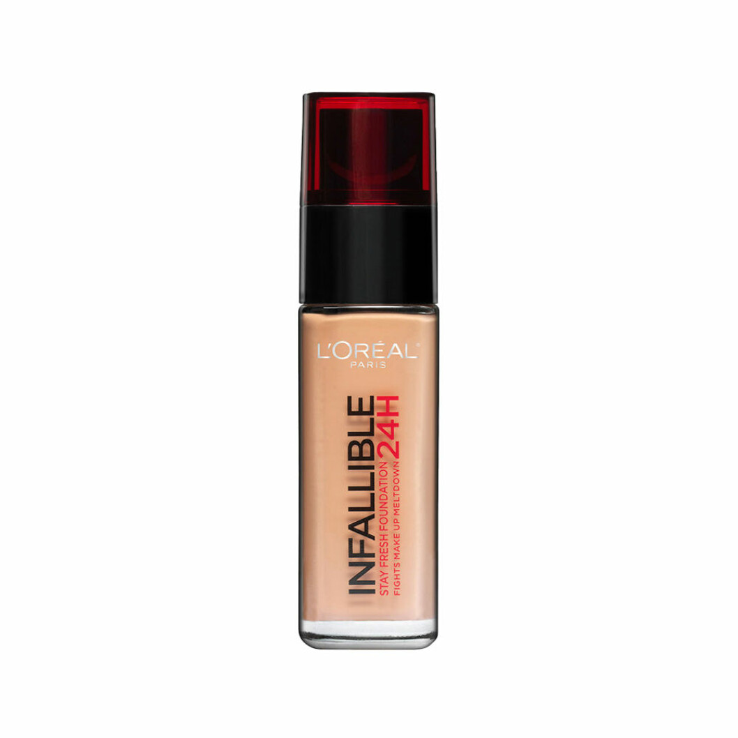 Foundation från L´Oréal Paris, 169 kronor. <a href="https://track.adtraction.com/t/t?a=1136856392&as=1213860375&t=2&tk=1&epi=tackande-foundation&url=https://www.ahlens.se/Skonhet/makeup/ansikte-15247/l-oreal-paris-infallible-24h-stay-fresh-foundation-926109/" target="_blank" rel="noopener">Här kan du köpa den</a>. täckande foundation loreal