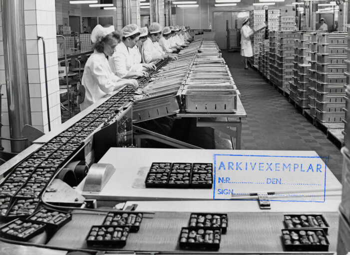 Pralinproduktion i Maraboufabriken i Sundbyberg 1964.