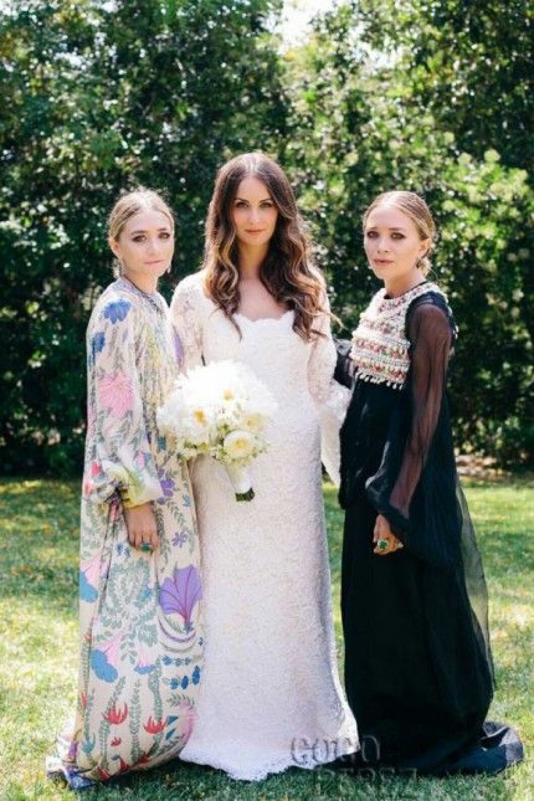 Mary-Kate och Ashley Olsen med bruden Molly Fishkin. Mary-Kate och Ashley Olsen med bruden Molly Fishkin.