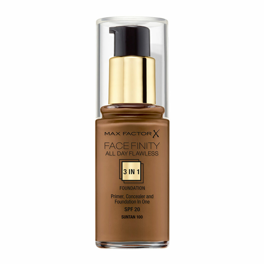 Foundation från Max Factor, 169 kronor. <a href="https://track.adtraction.com/t/t?a=1117786221&as=1213860375&t=2&tk=1&epi=tackande-foundation&url=https://www.lyko.se/max-factor/max-factor-all-day-flawless-3-in-1-foundation-100-sun-tan" target="_blank" rel="noopener">Här kan du köpa den</a>. täckande foundation 3-in-1 max factor