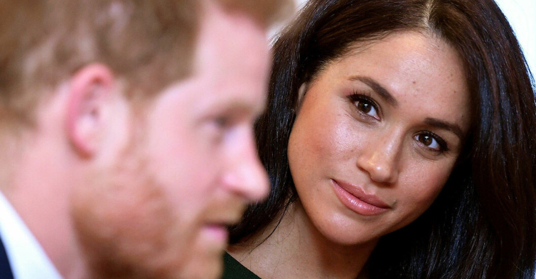Meghan tittar på Harry
