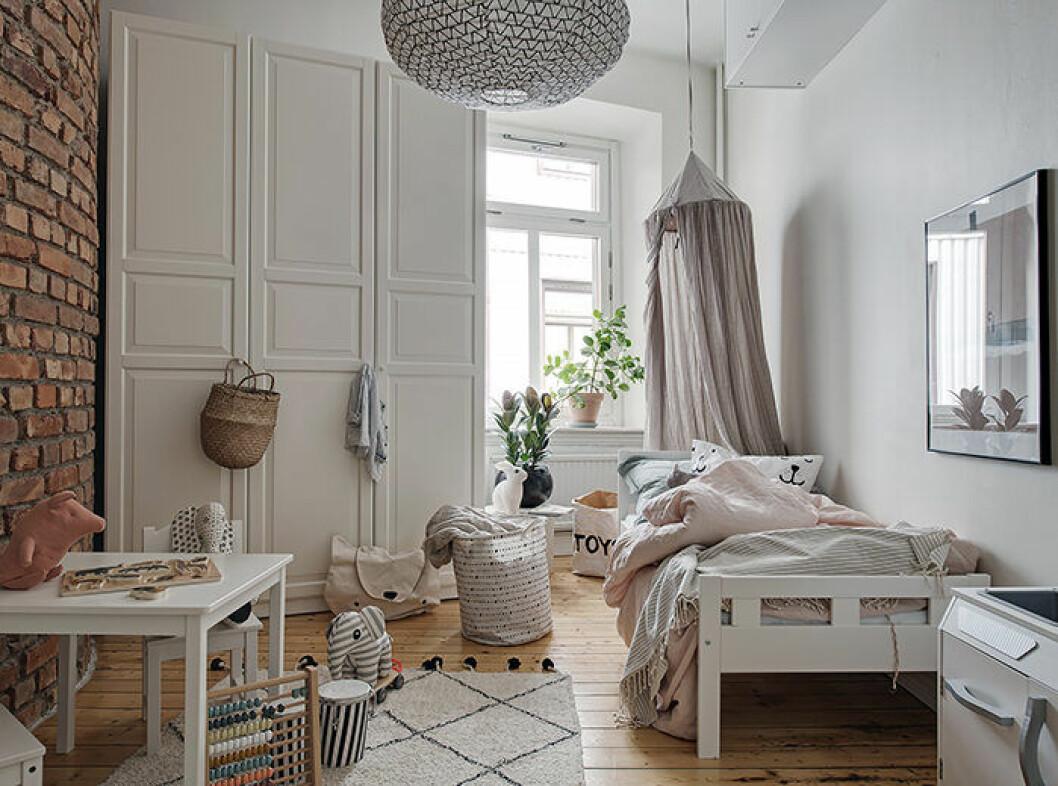 Välj naturmaterial i barnrummet – för barnens och klimatets skull. Foto: Fredrik J Karlsson Styling: Emma Fischer/Emma Hos för <a href="https://www.instagram.com/alvhem/" target="_blank" rel="noopener">Alvhem</a>/mäklare: Anna-Kajsa Nylander