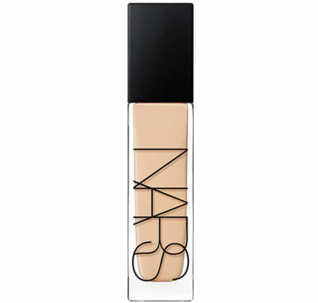 En bild på produkten NARS Natural Radiant Longwear Foundation Mont Blanc som du kan köpa på Kicks.