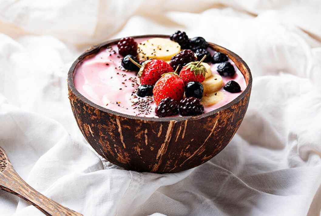 Nice cream bowl på jordgubb och banan