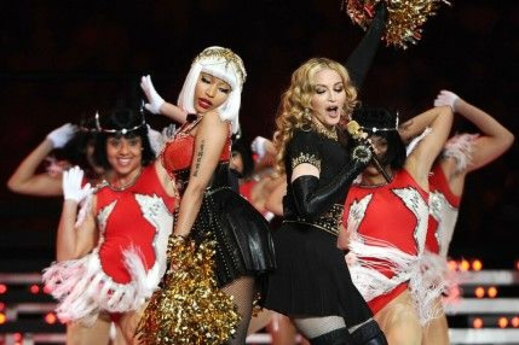 Madonna uppträder med Nicki Minaj på Super Bowl 2012. Madonna uppträder med Nicki Minaj på Super Bowl 2012.