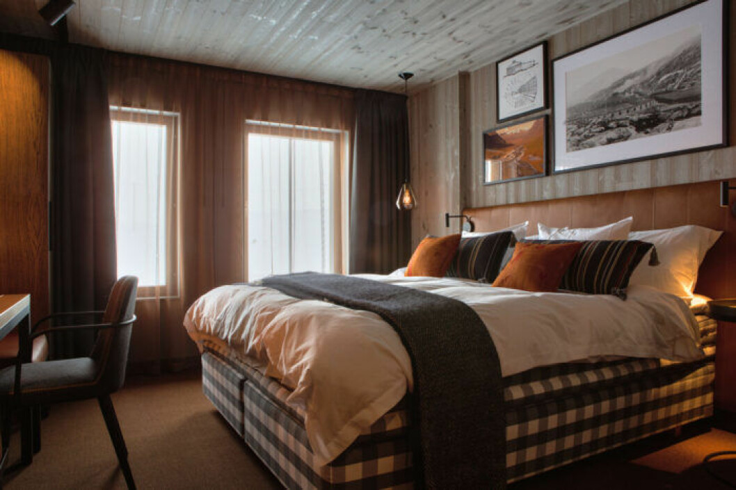 Rummen är försedda med sängar från Hästens. Niehku Mountain Villa, rum