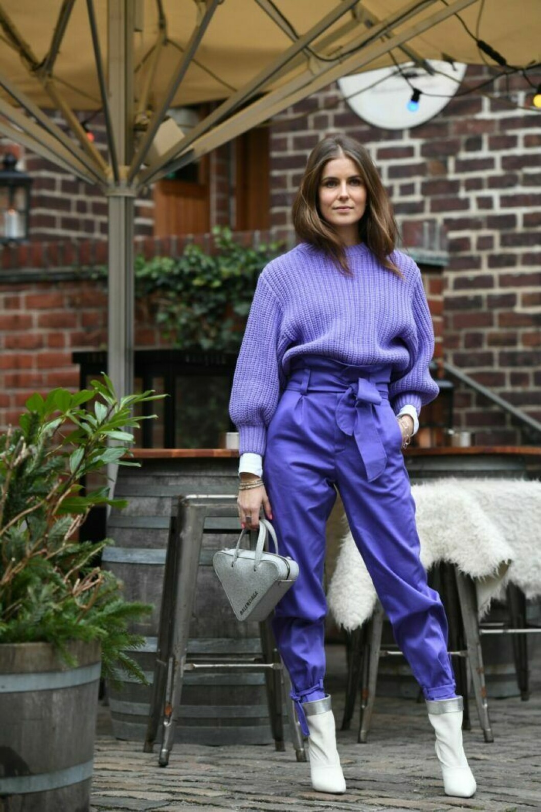 Nina Sandbech bar en outfit helt i lila under Köpenhamns modevecka. Nina Sandbech bar en outfit helt i lila under Köpenhamns modevecka.