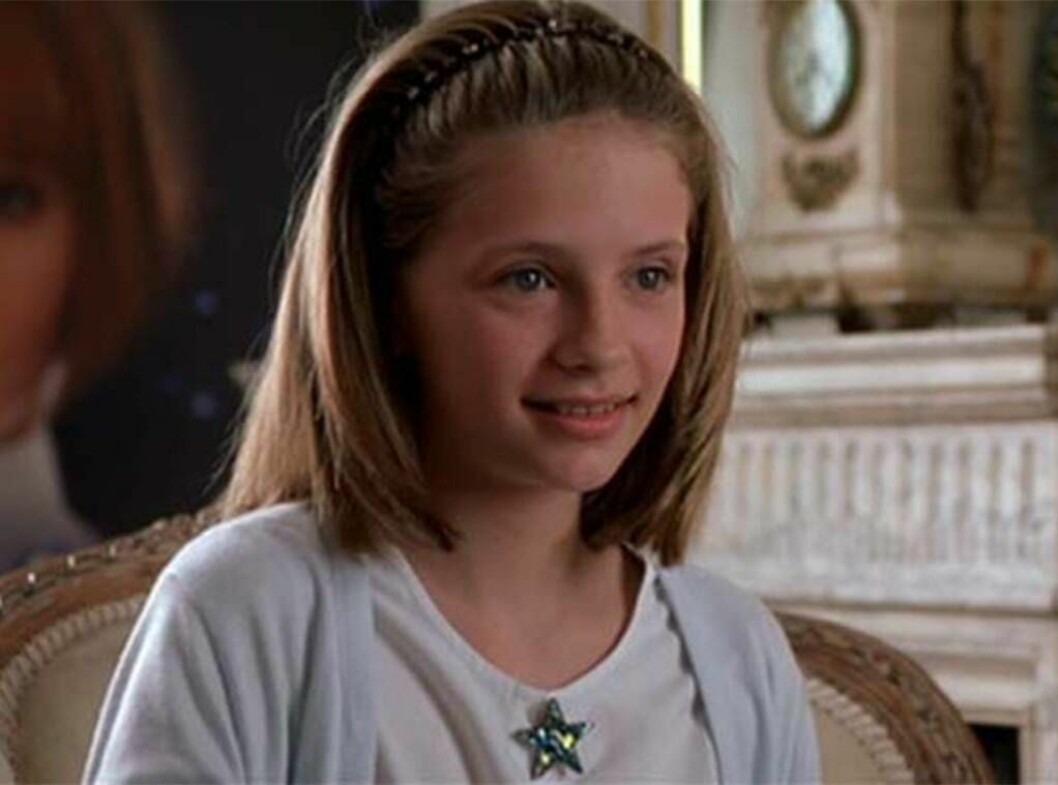 Ett i dag välkänt ansikte, den då unga Micha Barton. notting hill mischa barton