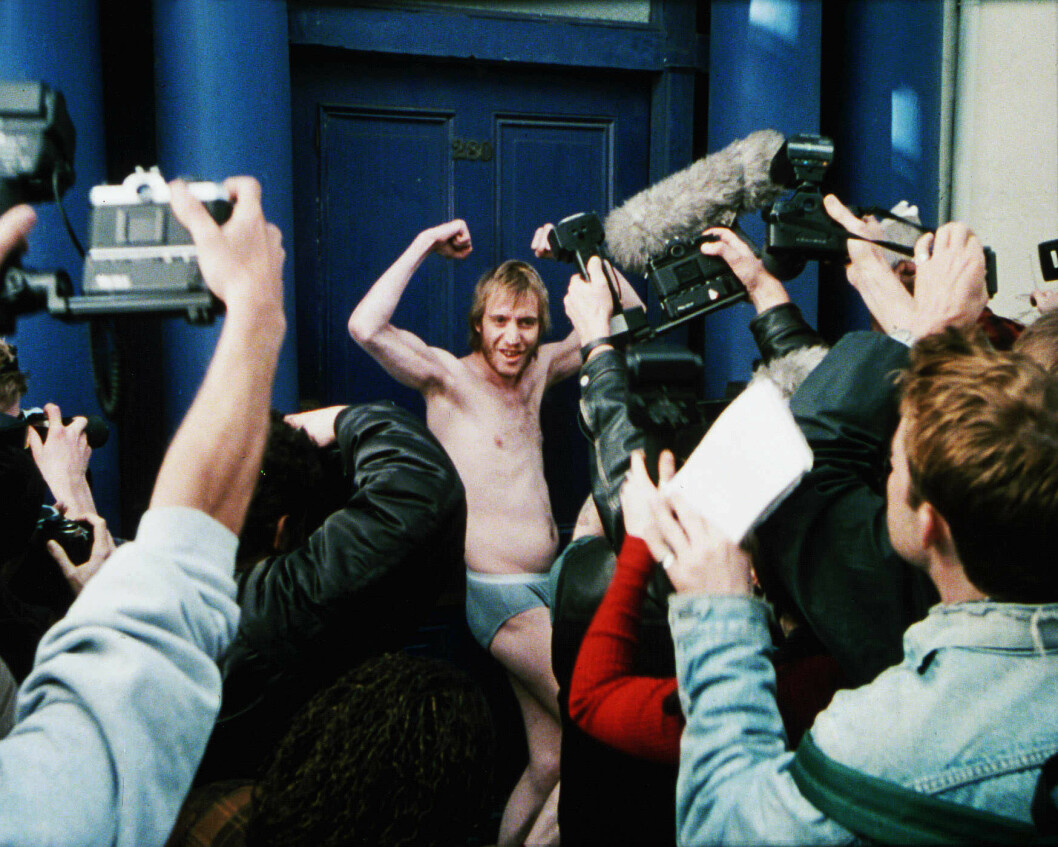 Rhys Ifans som Wills tokige inneboende Spike i <em>Notting Hill</em>. Rhys Ifans i Notting Hill