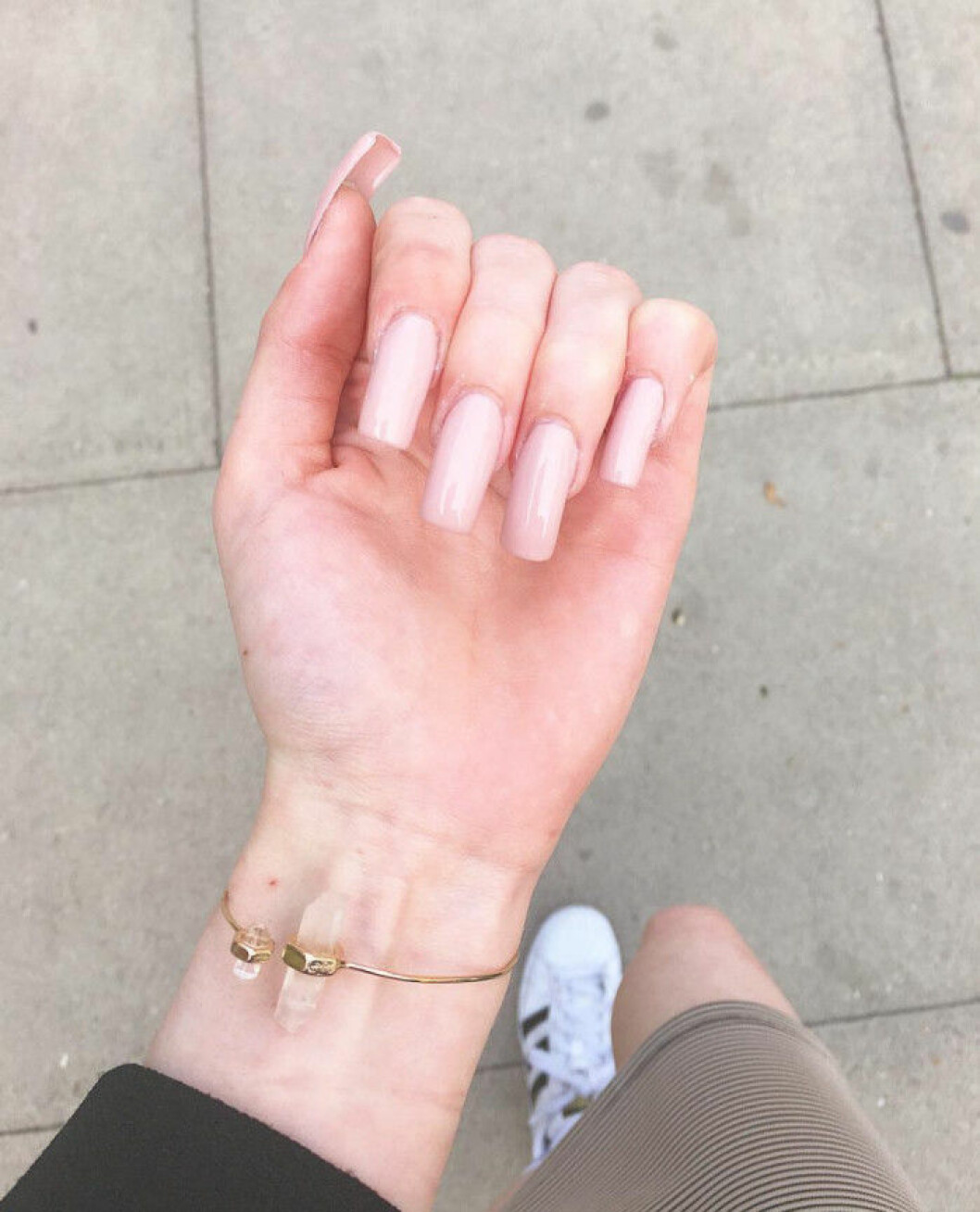 nude vit rosa naglar