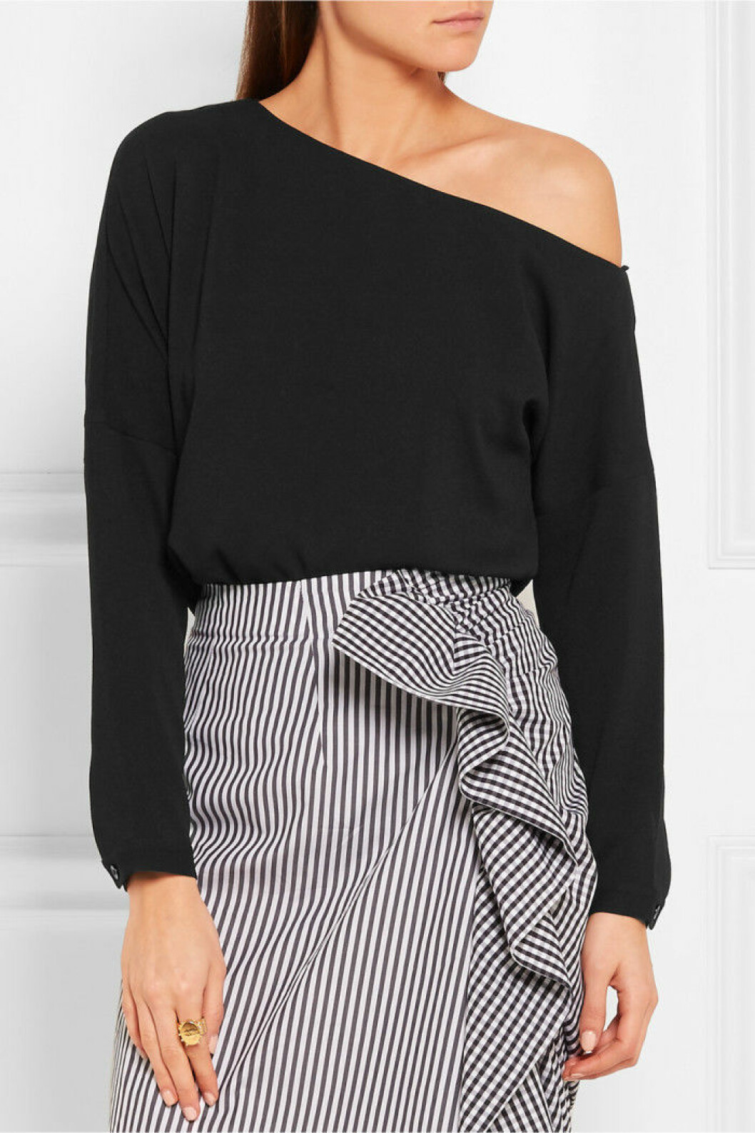 one_shoulder_tibi