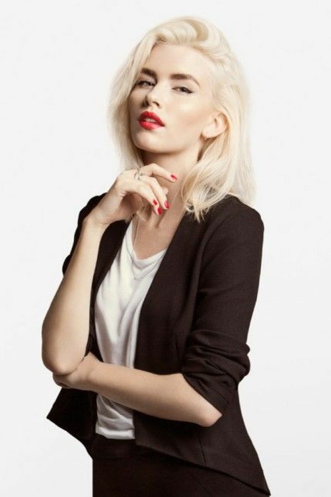 Red by Elsa Ekman för Oriflame. Red by Elsa Ekman för Oriflame.