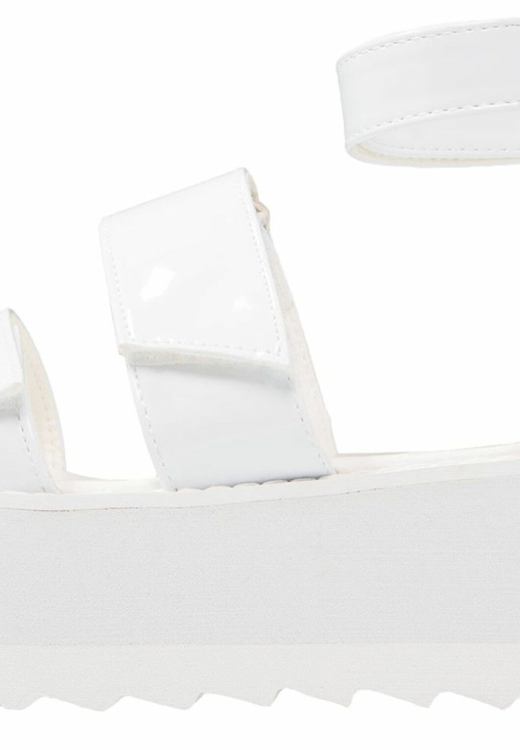 Paljettklänning från <a href="https://ad.zanox.com/ppc/?42610467C62743609&ULP=%5B%5Bhttps://www.zalando.se/mamalicious-mlrhina-cocktailklaenning-black-m6429f0dj-q11.html?wmc=AFF46_ZX_SE.1503506_1576739..&opc=2211%5D%5D" target="_blank" rel="noopener">Mama-licious</a>.