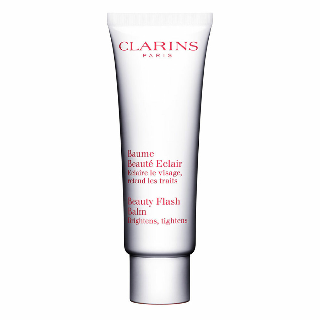 Primer från Clarins, 400 kronor. <a href="https://track.adtraction.com/t/t?a=1117786221&as=1213860375&t=2&tk=1&epi=tackande-foundation&url=https://www.lyko.se/smink/ansikte/primer/clarins-beauty-flash-balm" target="_blank" rel="noopener">Här kan du köpa den</a>. Primer från Carins