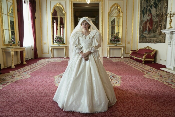 Emma Corrin som prinsessan Diana i <span class=" italic" data-lab-italic_desktop="italic">The Crown</span>.
