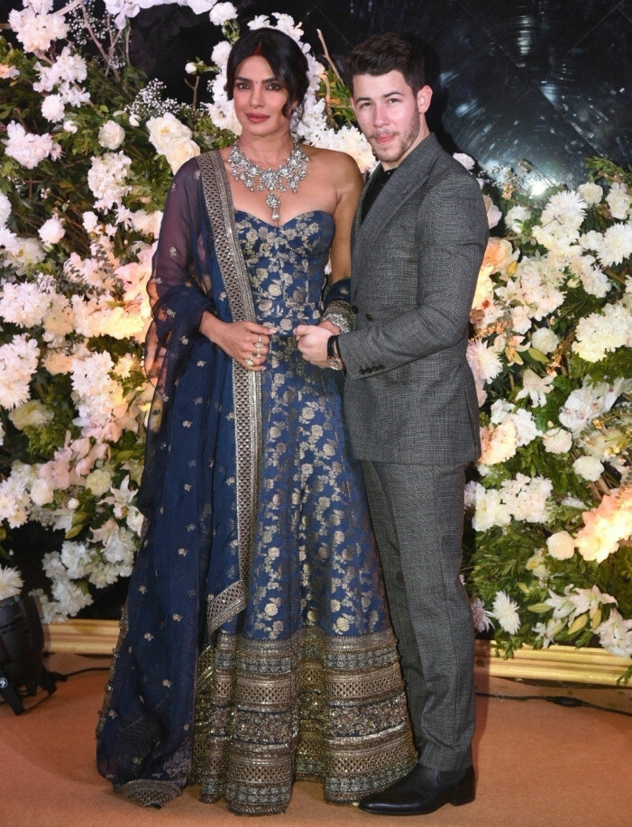 Priyanka Chopra och Nick Jonas vid sin bröllopsmottagning 2018. priyanka chopra och nick jonas
