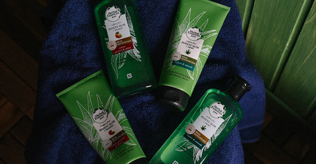Flora Wiström har testat Herbal Essences nya kollektion med Aloe, Hemp och Mango.