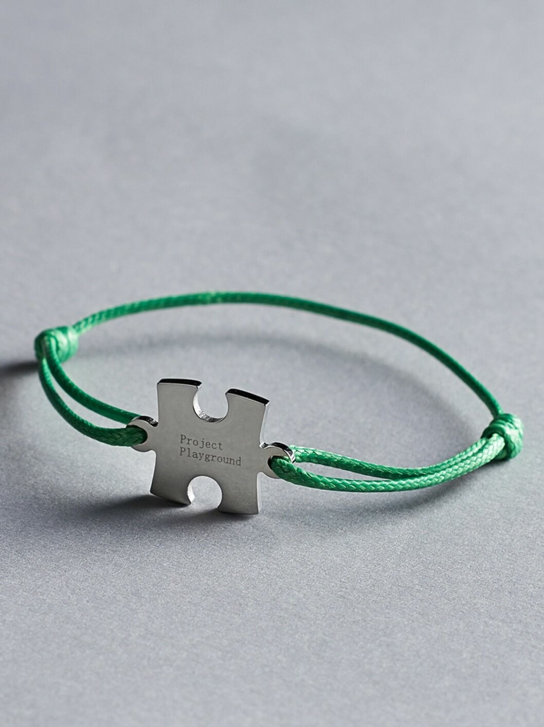 Armbandet är ett samarbete mellan Soft Goat och Project Playground och alla intäkter går oavkortat till välgörenhetsorganisationen. Armbandet är ett samarbete mellan Soft Goat och Project Playground och alla intäkter går oavkortat till välgörenhetsorganisationen.