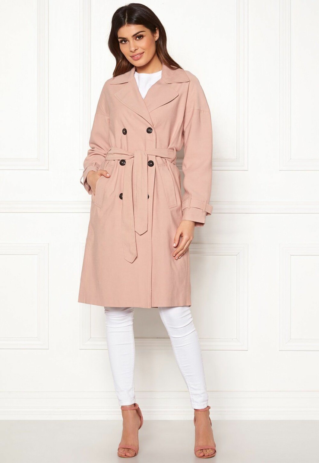 Puderrosa trenchcoat till våren 2019