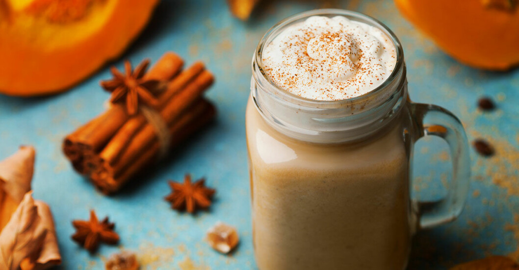 Skummig och kryddigt – gör din egen pumpkin spice latte i höst